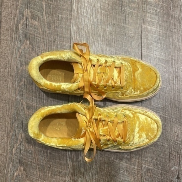 Nike Air Yellow crushed velvet Air Force 1 sneakers size kids 4.5 /women’s 6.5 - Picture 7 of 11